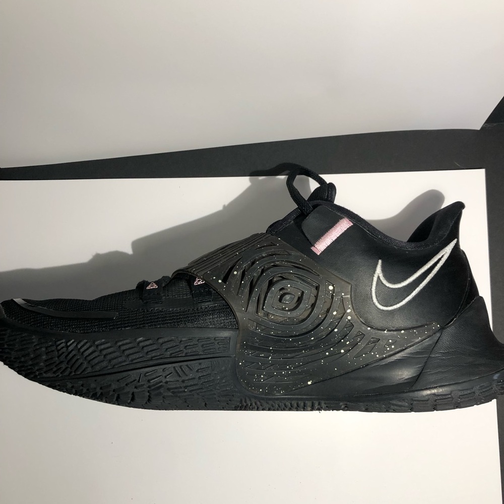 Nike Kyrie 3s (11.5) Near perfect condition - Picture 2 of 13